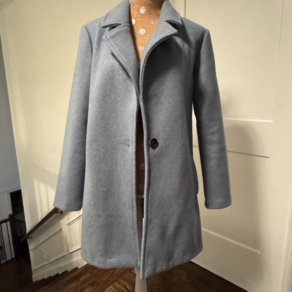 Light blue long sleeve single breasted coat